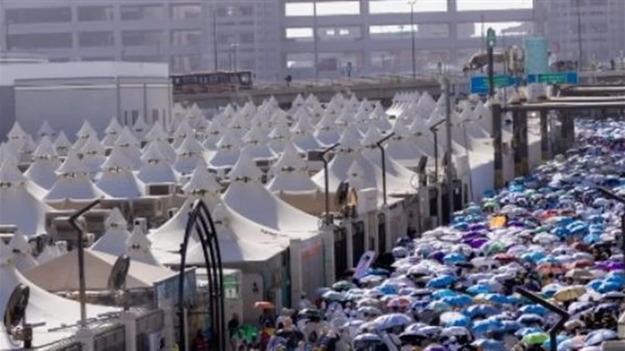 فوارق الأسعار.. مقارنة بين تكاليف برامج الحج الاقتصادية والفاخرة بمصر للموسم الجديد